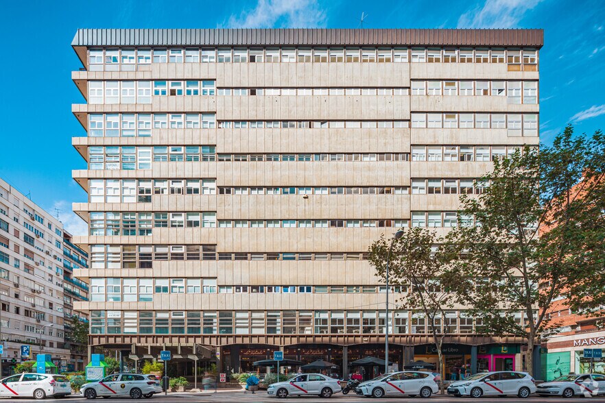 Calle Orense, 11, Madrid, Madrid à louer - Photo du bâtiment - Image 2 de 4