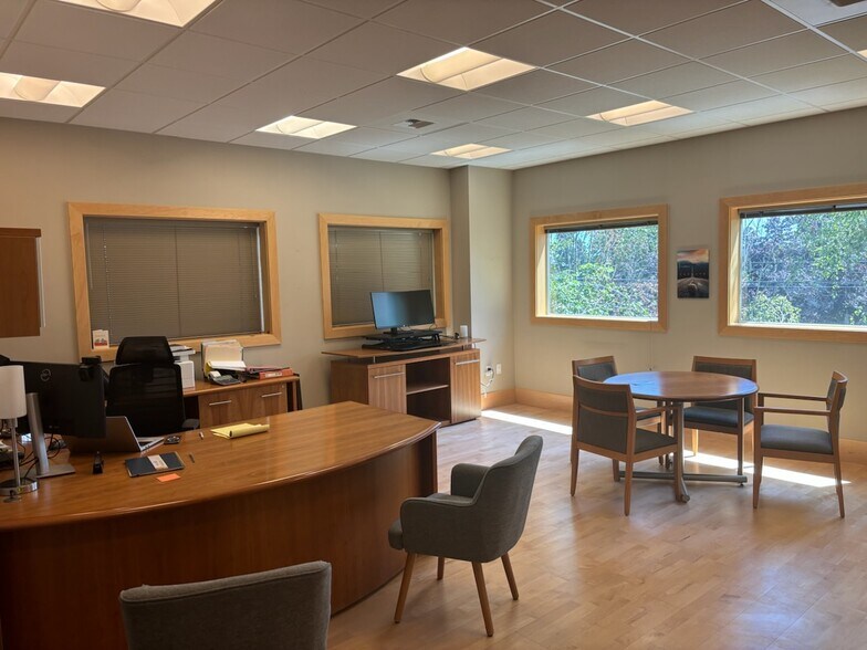 2237 S 19th St, Tacoma, WA à vendre - Photo intérieure - Image 3 de 5