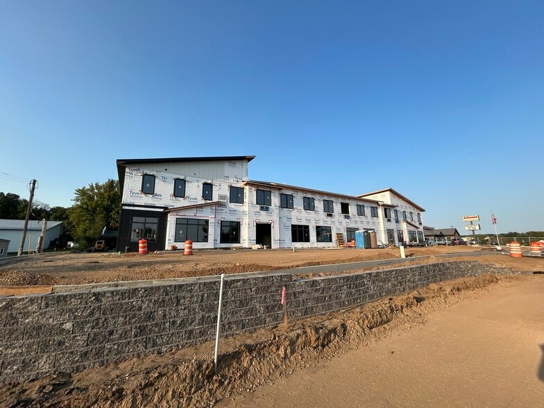 2040 N Hillcrest Pky, Altoona, WI for lease - Construction Photo - Image 2 of 5