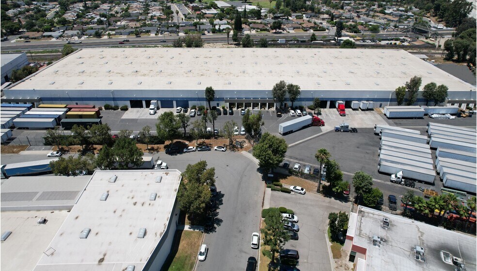 2867 Surveyor St, Pomona, CA à louer - Photo du bâtiment - Image 2 de 9