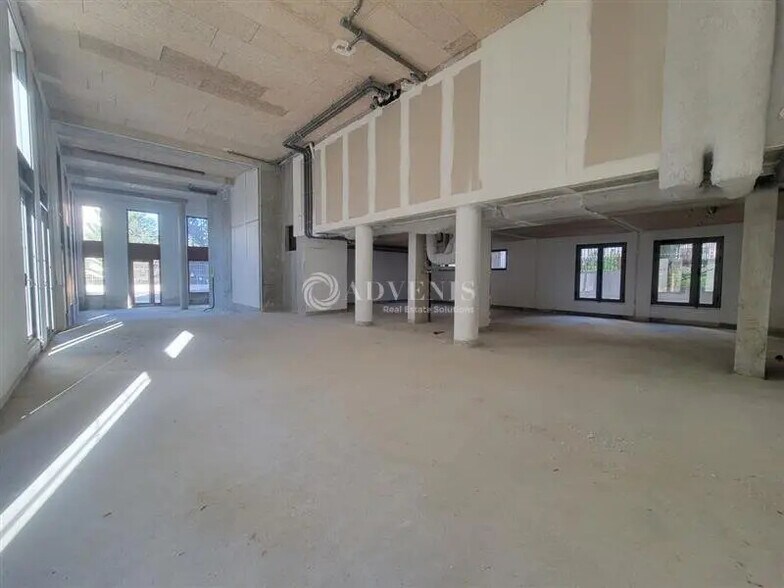 Retail in Saint-Denis for lease - Interior Photo - Image 3 of 6