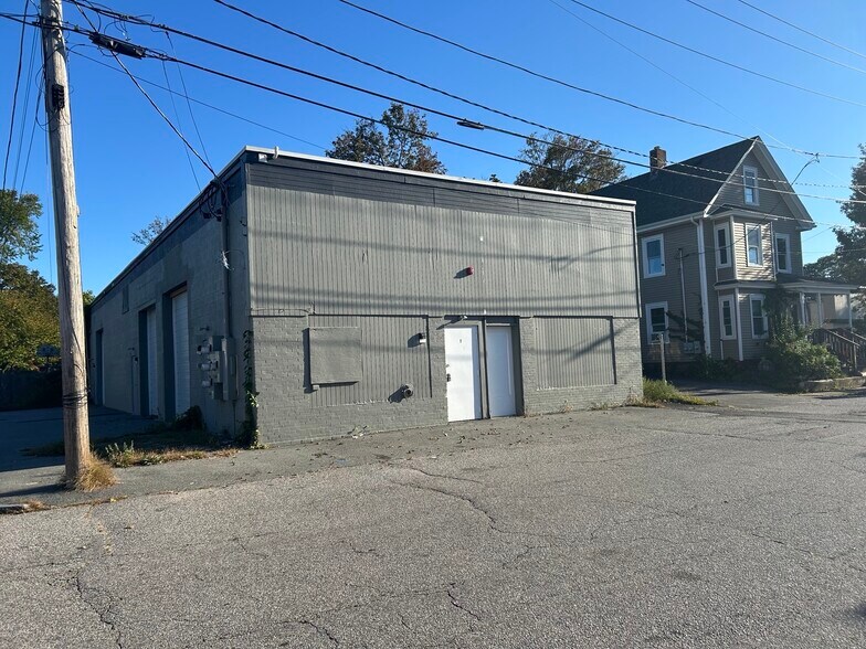262 Washington St, Warwick, RI à vendre - Photo du bâtiment - Image 2 de 8