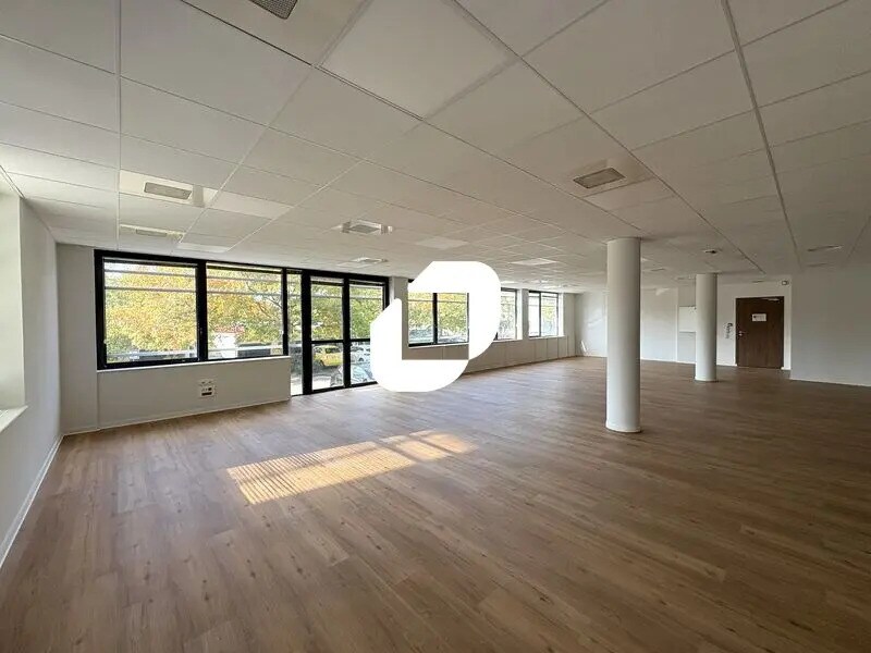 Office in Saint-Priest for lease Interior Photo- Image 1 of 16