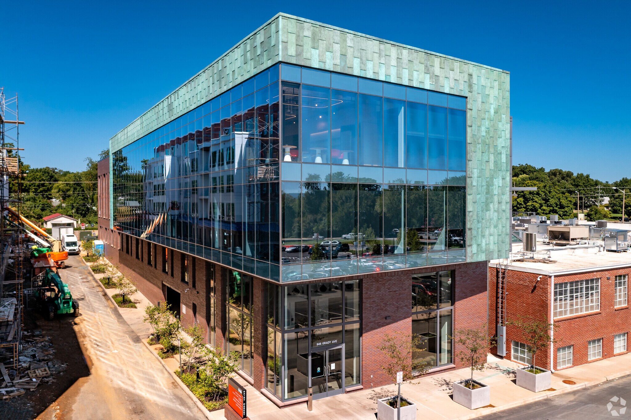 946 Grady Ave, Charlottesville, VA à louer Photo principale- Image 1 de 13