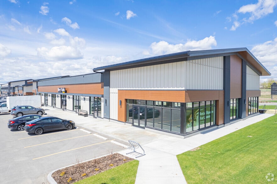 258 Northridge Dr, Okotoks, AB for lease - Primary Photo - Image 1 of 10