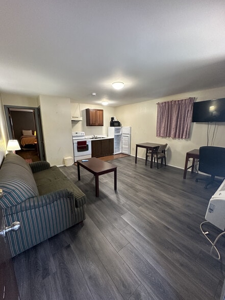 721 State Route 54 E, Clinton, IL for sale - Interior Photo - Image 2 of 23