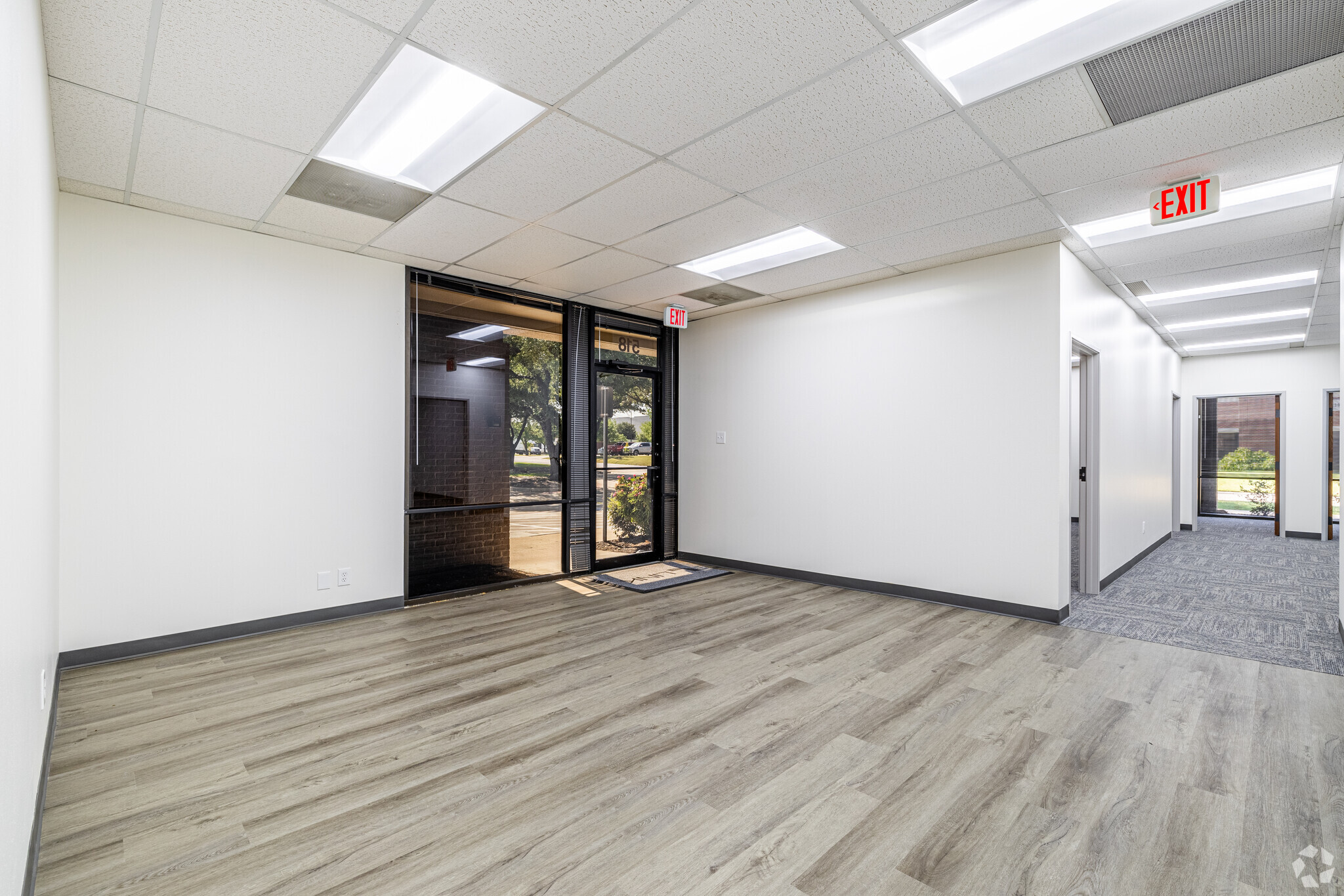2307 Springlake Rd, Farmers Branch, TX for lease Interior Photo- Image 1 of 20
