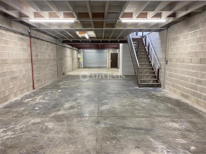 Flex in Roissy-en-Brie for lease - Interior Photo - Image 1 of 7