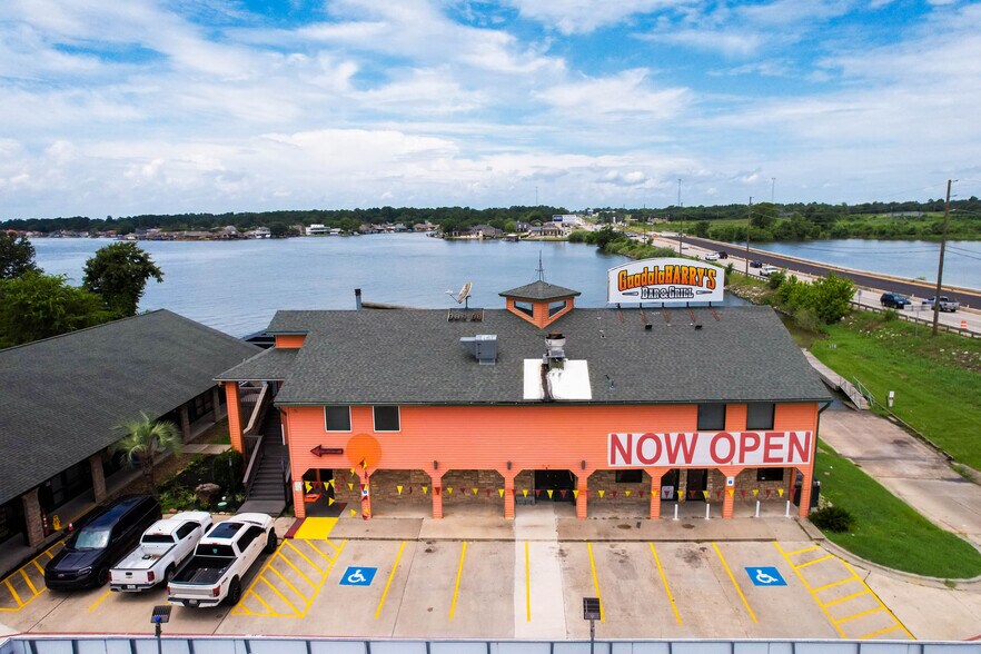 12947 Lake Conroe Hills Dr, Willis, TX à louer - Photo du bâtiment - Image 1 de 10