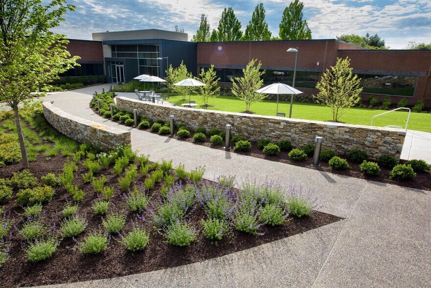 411 Eagleview Blvd, Exton, PA for lease - Building Photo - Image 2 of 15