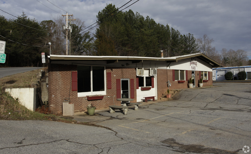 548 S Main St, Rutherfordton, NC à vendre - Photo du bâtiment - Image 1 de 1