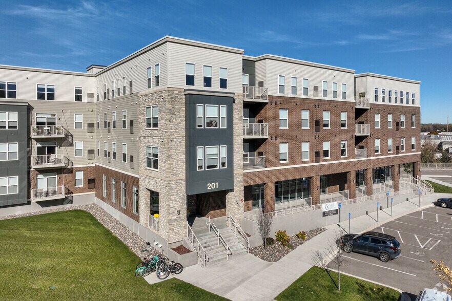 201 El Dorado Dr, Jordan, MN à louer - Photo du bâtiment - Image 2 de 40