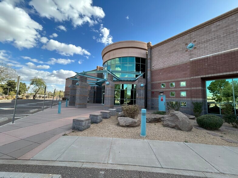 11630 N Tatum Blvd, Phoenix, AZ à louer - Photo du bâtiment - Image 2 de 13