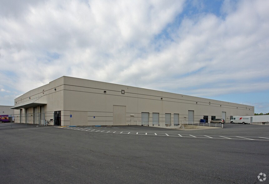 1720 N Market Blvd, Sacramento, CA à louer - Photo du bâtiment - Image 2 de 16