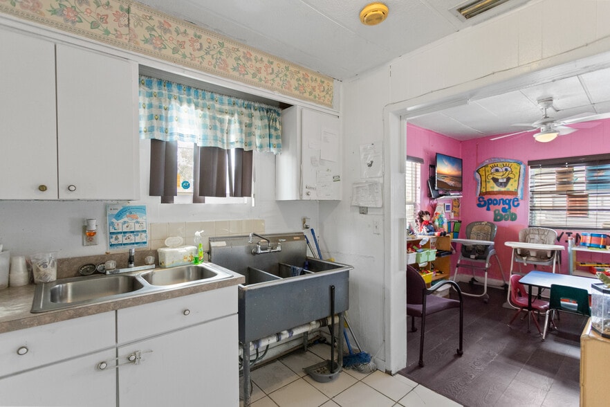 1781 NW 152nd Ter, Opa-locka, FL à vendre - Photo du bâtiment - Image 3 de 25