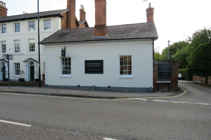 High St, Hartley Wintney à louer - Photo du bâtiment - Image 3 de 4