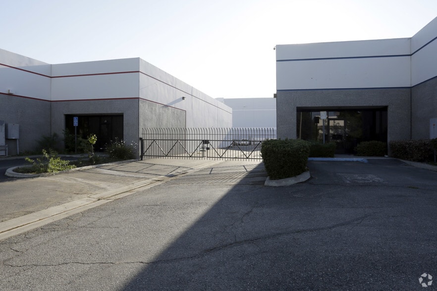 741 S Allen St, San Bernardino, CA à vendre - Photo du bâtiment - Image 3 de 13