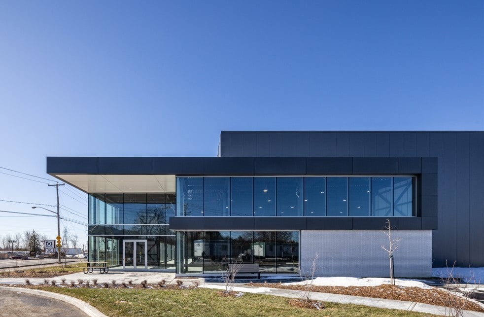 141 Boul Bellerose O, Laval, QC for lease Primary Photo- Image 1 of 7