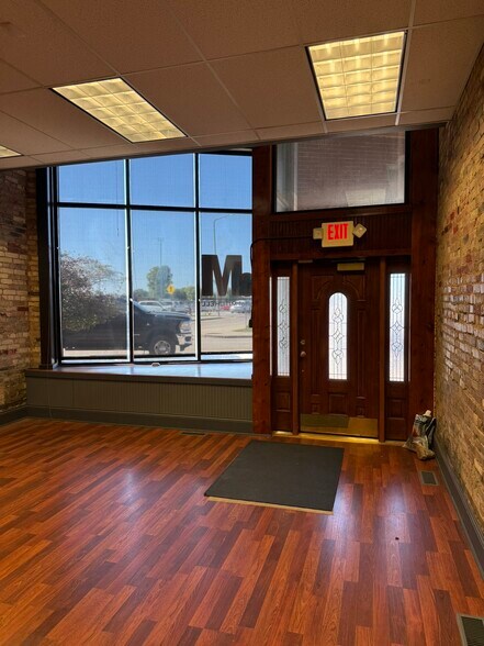 700 S Main St, Elkhart, IN à louer - Photo du bâtiment - Image 3 de 12