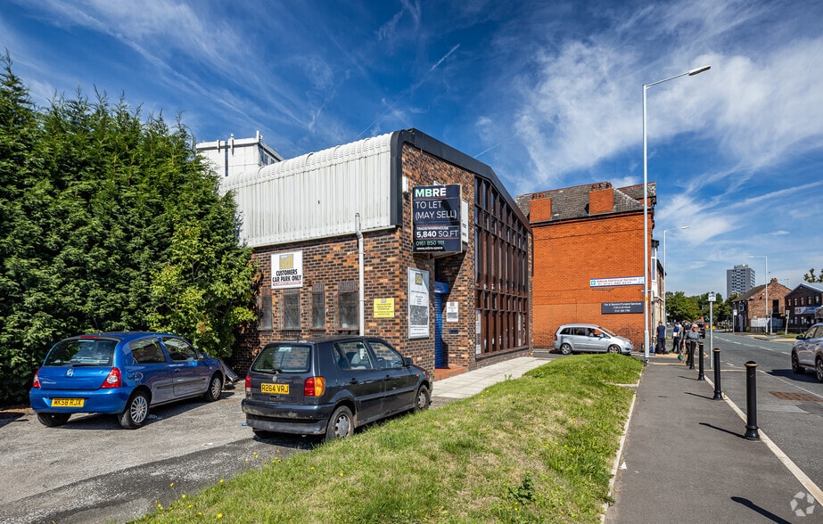 164-174 Higher Hillgate, Stockport for lease - Building Photo - Image 2 of 6