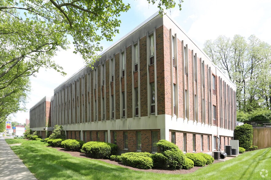 2200 W Hamilton St, Allentown, PA à louer - Photo du bâtiment - Image 3 de 9