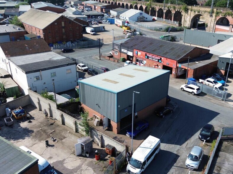 Russell St, Wakefield à louer - Photo du bâtiment - Image 2 de 2