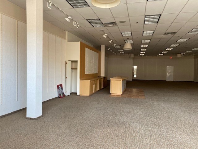 7809-7949 Towne Center Pky, Papillion, NE for lease Interior Photo- Image 1 of 3