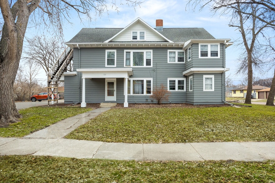 826 21st St S, Fargo, ND à vendre - Photo du bâtiment - Image 2 de 9