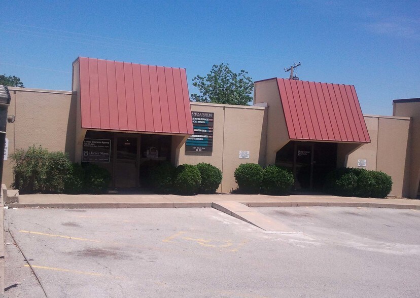 1509-1511 W Gore Blvd, Lawton, OK à louer - Photo du bâtiment - Image 2 de 23