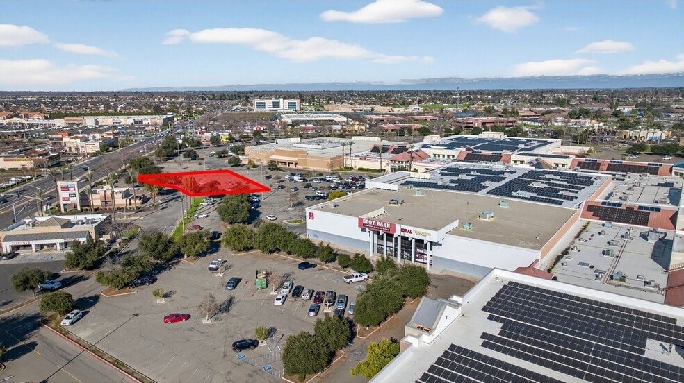 1695 W Lacey Blvd, Hanford, CA for sale - Building Photo - Image 3 of 5