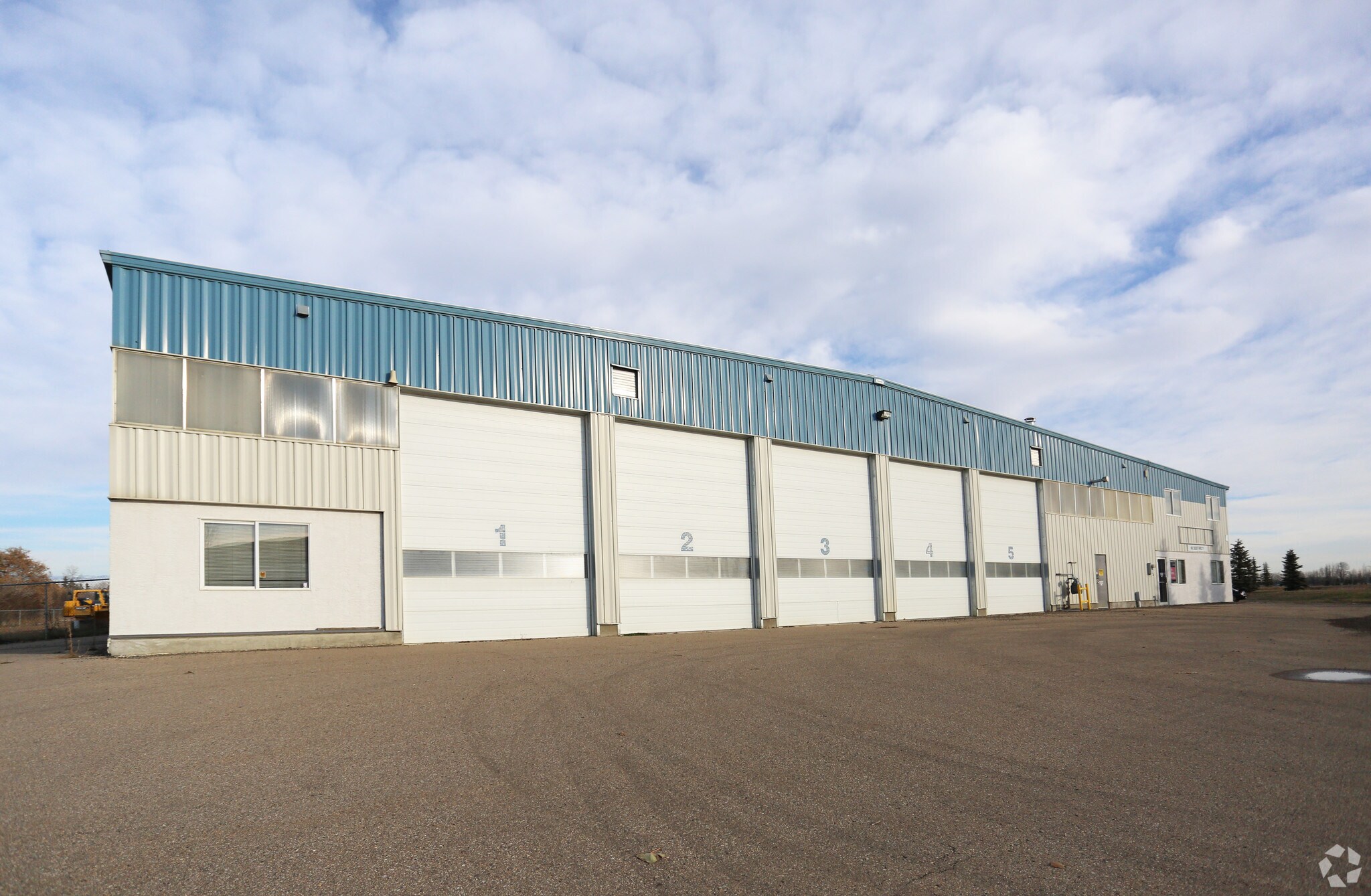 8 Van Der Horn Way, Red Deer County, AB for sale Primary Photo- Image 1 of 38