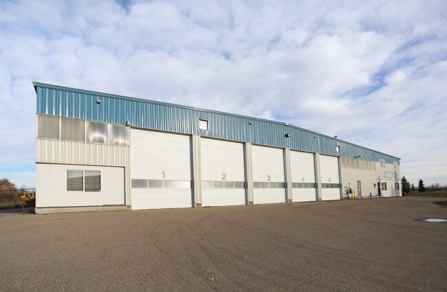 Plus de détails pour 8 Van Der Horn Way, Red Deer County, AB - Industriel à vendre