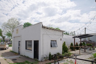 563 W Martin Luther King Blvd, Fayetteville, AR à louer Photo intérieure- Image 1 de 13