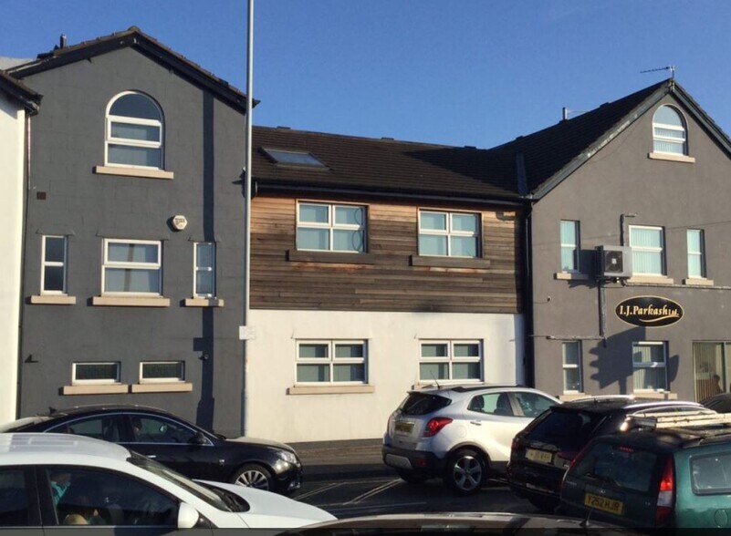 Finney Ln, Cheadle à vendre - Photo du bâtiment - Image 3 de 4