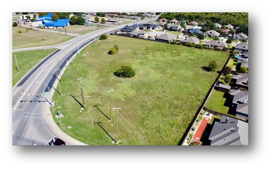 1651 Country Club Rd, Cleburne, TX for sale - Aerial - Image 2 of 4