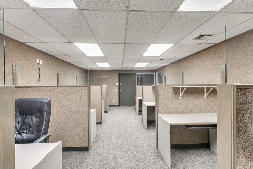 1101 Sovereign Row, Oklahoma City, OK for lease - Interior Photo - Image 3 of 69