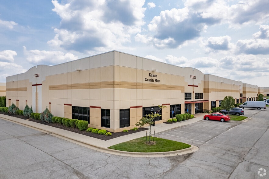 10846-10890 Strang Line Rd, Lenexa, KS for lease - Building Photo - Image 2 of 5