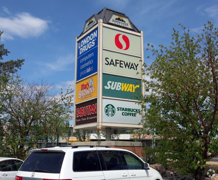 15007 Stony Plain Rd NW, Edmonton, AB à louer - Photo du bâtiment - Image 2 de 7