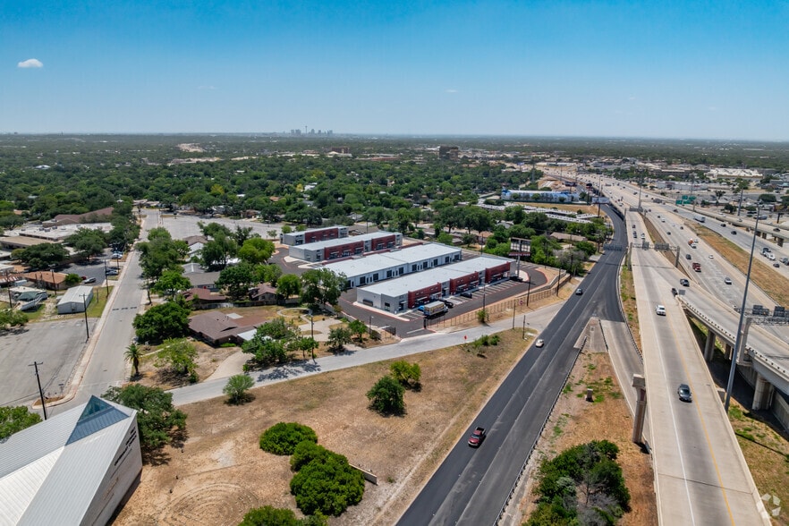 7001 W. I-10, San Antonio, TX for lease - Building Photo - Image 1 of 29