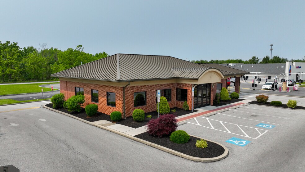 361 Eisenhower Dr, Hanover, PA à louer - Photo du bâtiment - Image 1 de 1