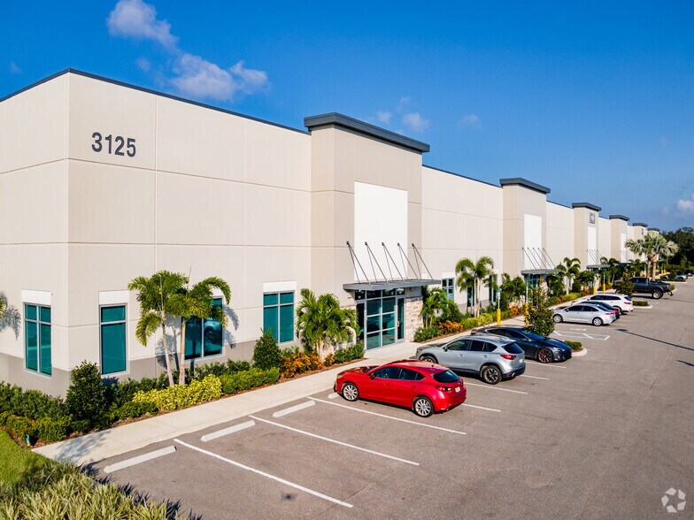 3155 Lakewood Ranch Blvd, Bradenton, FL à louer - Photo du bâtiment - Image 2 de 19