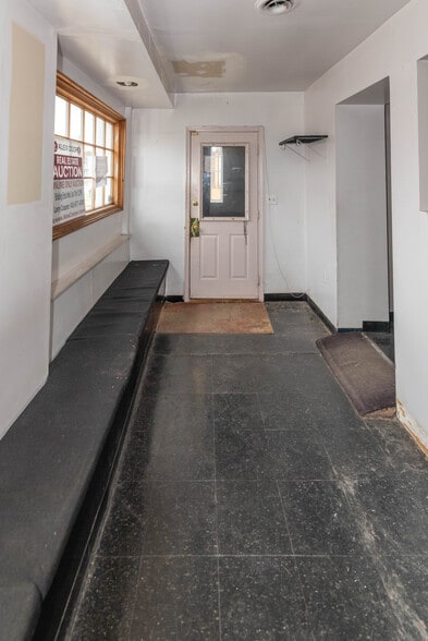 4905 Liberty Heights Ave, Gwynn Oak, MD à vendre - Photo du bâtiment - Image 3 de 58