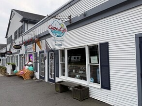 537 Main St, Harwich Port, MA for lease Interior Photo- Image 2 of 6