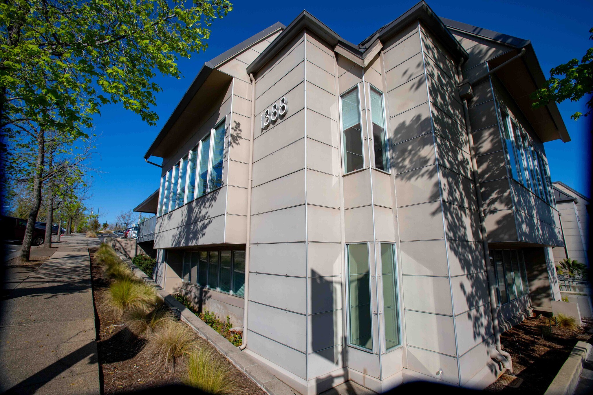 1388 Court St, Redding, CA for lease Building Photo- Image 1 of 20