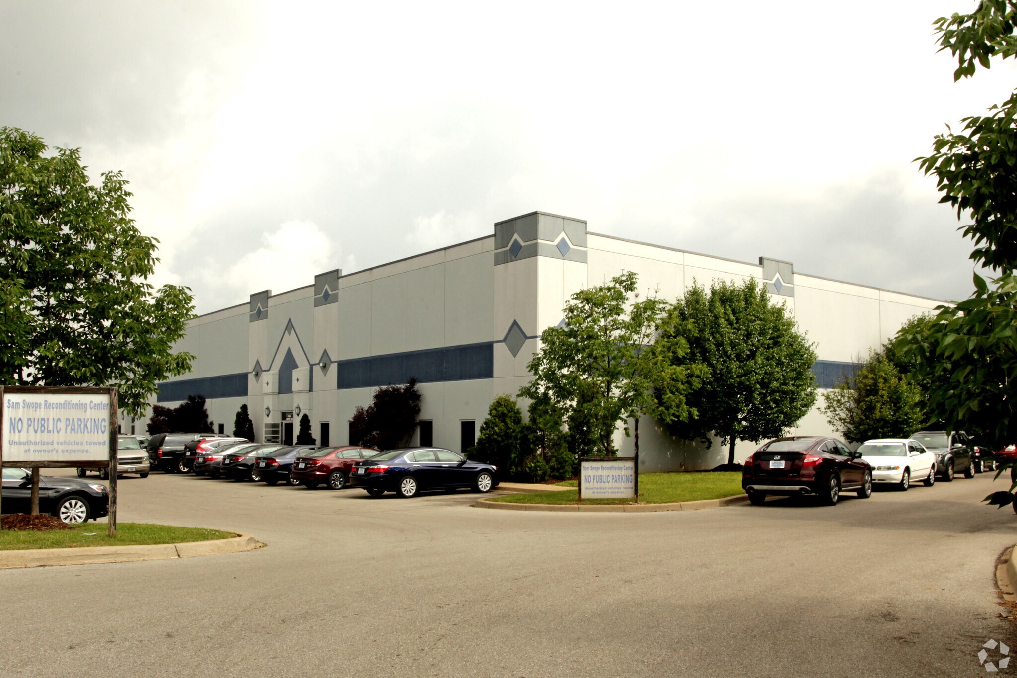 1904 Watterson Trl, Louisville, KY à vendre Photo principale- Image 1 de 1