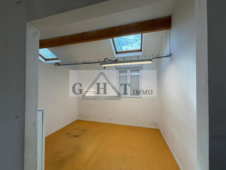 Retail in Écouen for lease - Interior Photo - Image 3 of 10