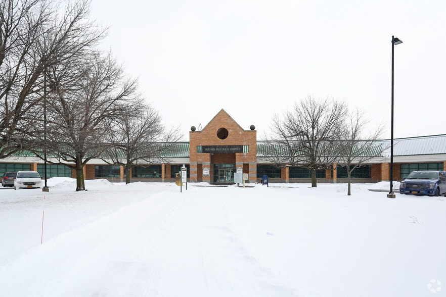 85 River Rock Dr, Buffalo, NY for lease - Primary Photo - Image 1 of 3