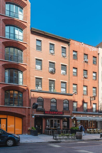 70 University Pl, New York, NY à vendre - Photo du bâtiment - Image 3 de 11