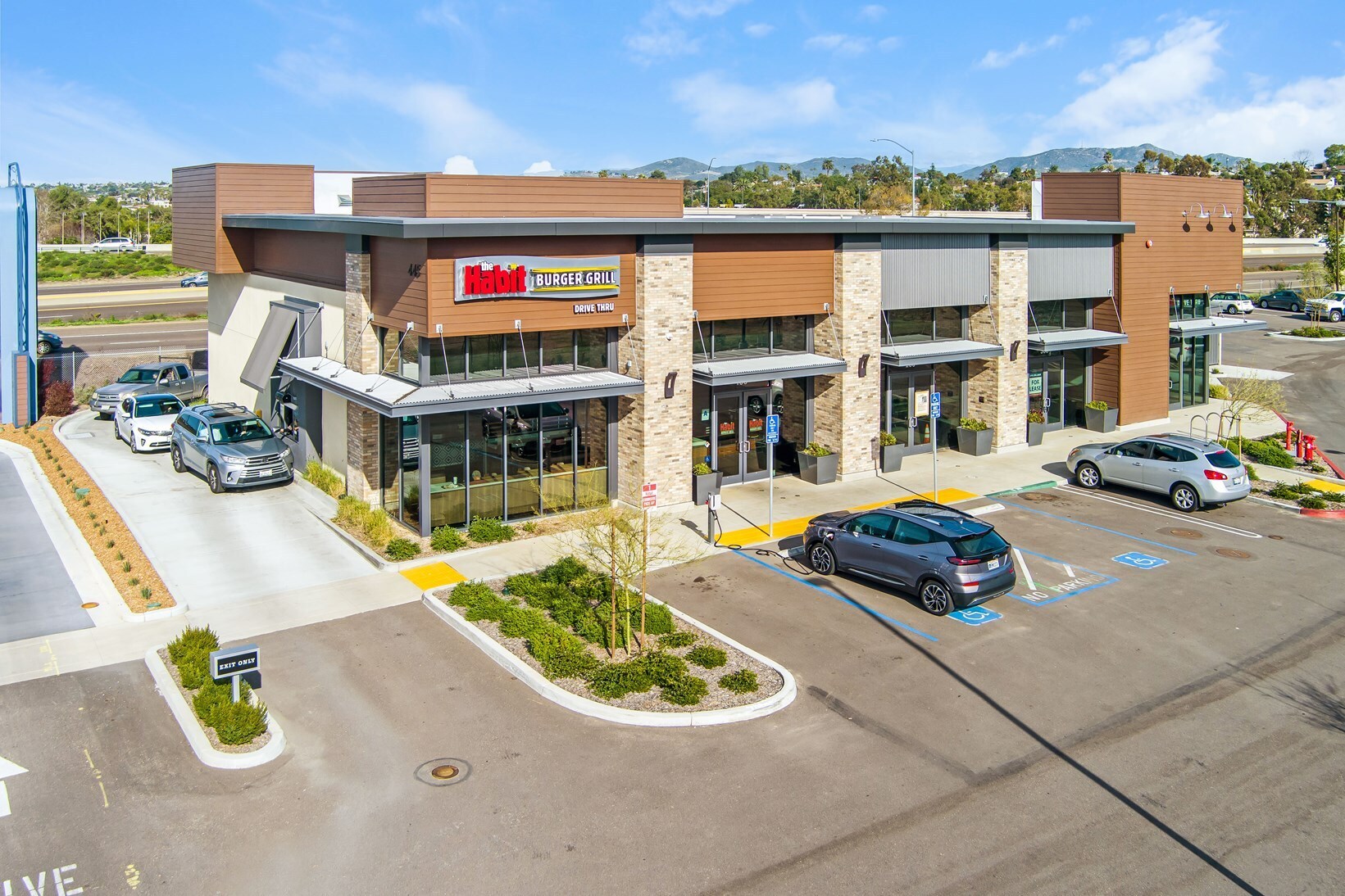 445 Hacienda Dr, Vista, CA à vendre Photo principale- Image 1 de 2