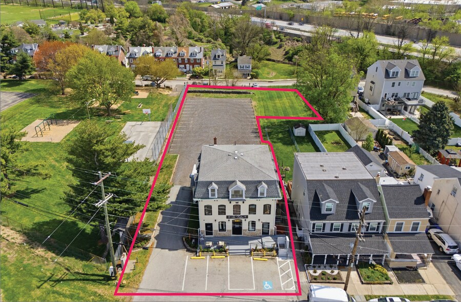 641 Old Elm St, Conshohocken, PA à vendre - Photo du bâtiment - Image 2 de 24